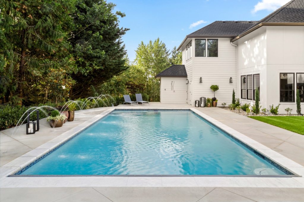 Geometric pool with water jets - Pools By York