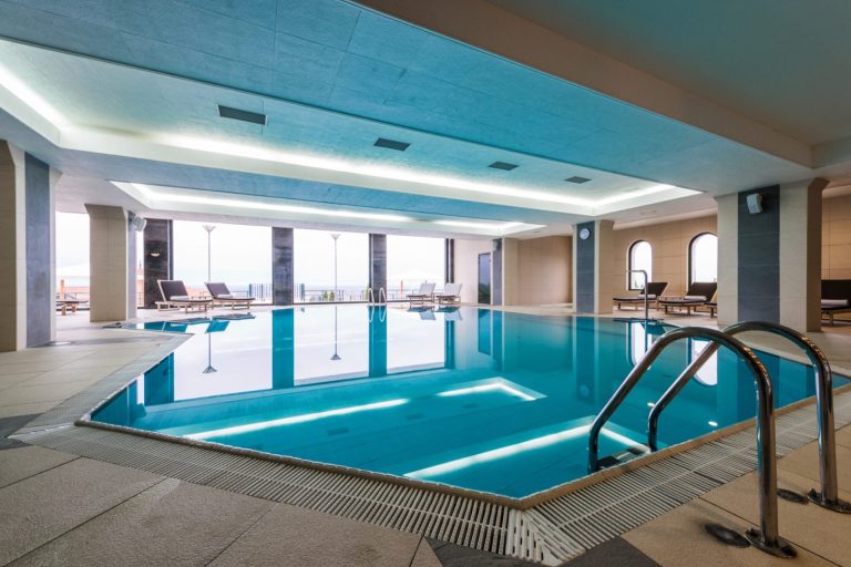 Indoor fiberglass swimming pool - Pools By York
