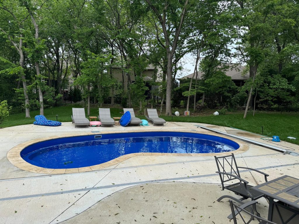 Kidney Fiberglass Pools