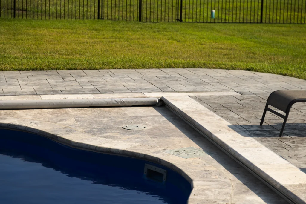 Kidney fiberglass pool